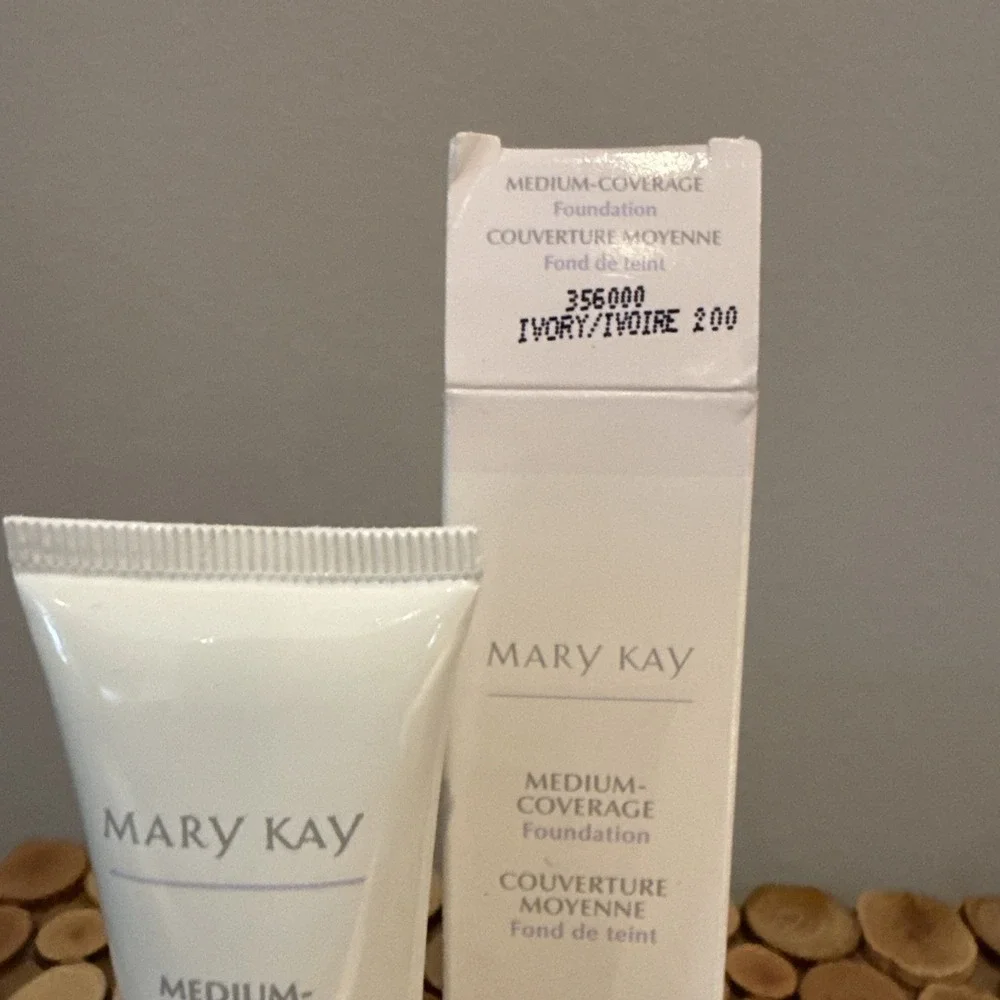 Mary Kay‎ Medium-Coverage Foundation Ivory 200 NIB #356000 GrayCap